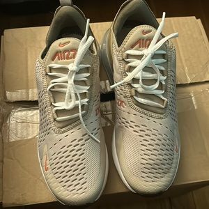 Nike Air 270 size 9